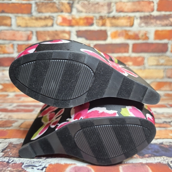 ELLE Jessica Black Satin Butterfly Wedge Platforn Pumps Size 6 Like New - Picture 7 of 8